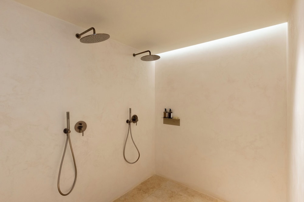 Deluxe Cave Suite with Outdoor Private Pool and Sea View photo 3