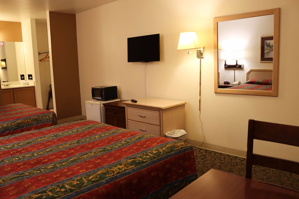 Standard Room, 2 Queen Beds photo 3