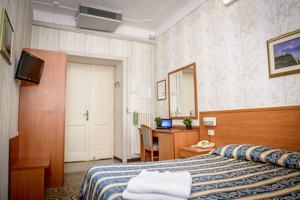 Double or Twin Room photo 2