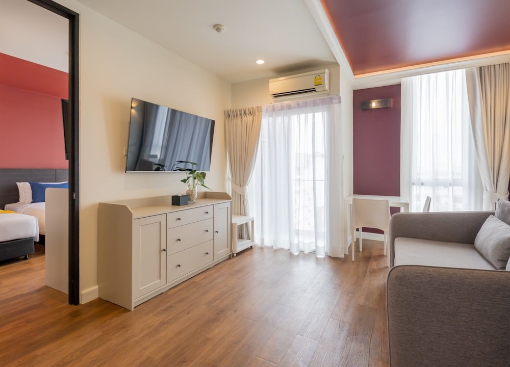 Comfy Double or Twin Suite Room - Photo 2
