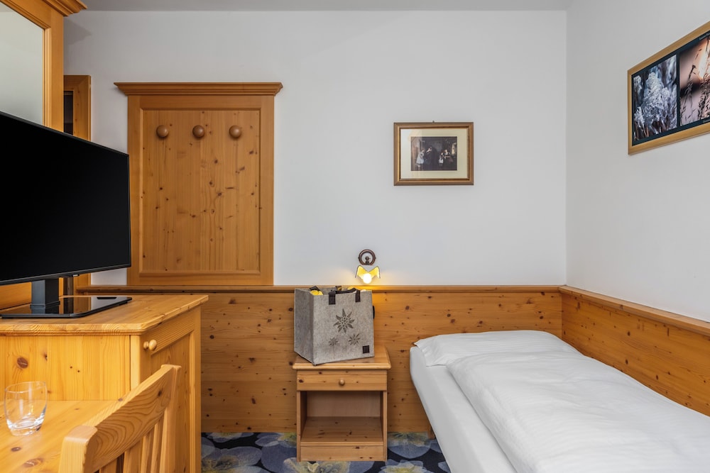 Basic Single Room photo 3