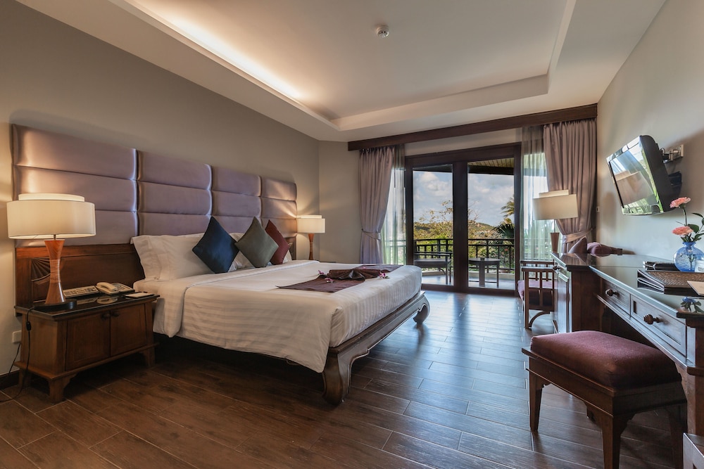 Deluxe Room, Garden View - Photo 2