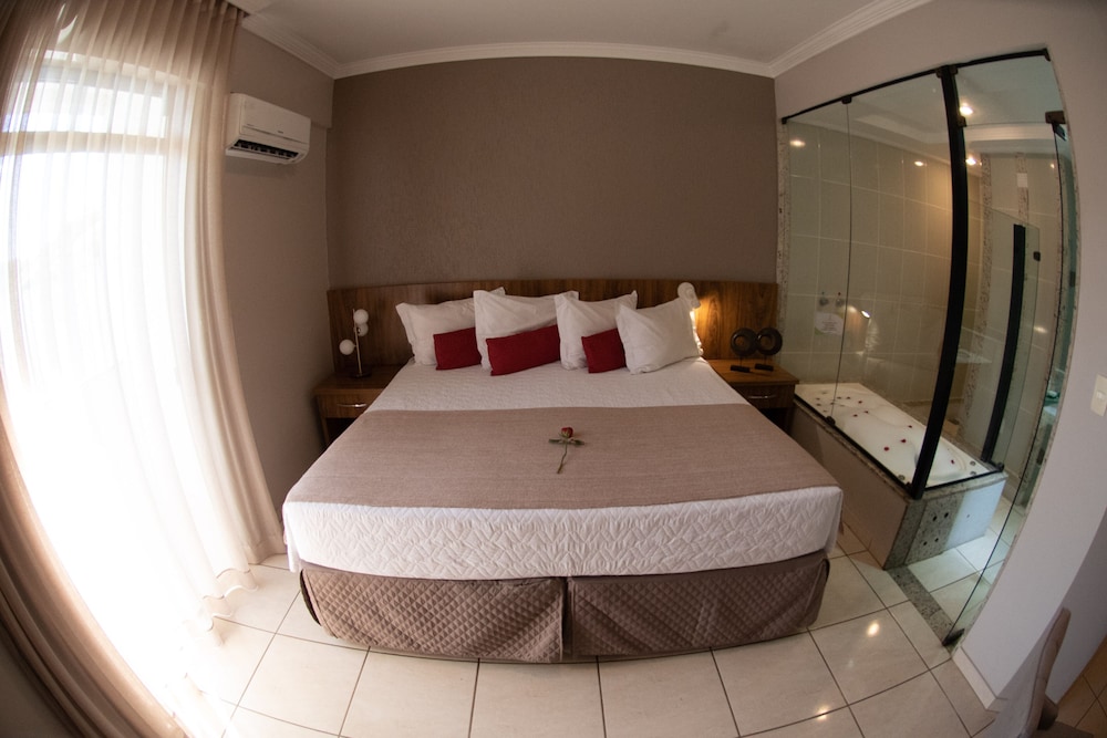 Suite Executiva com Banheira de Hidromassagem.