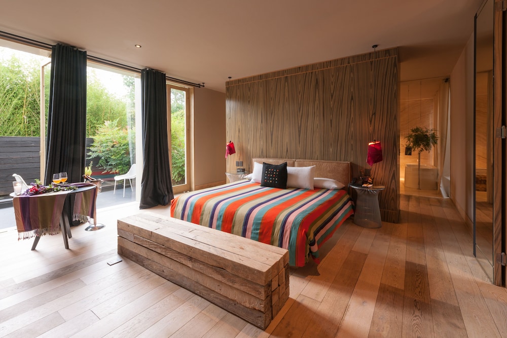 Studio Suite - Photo 1