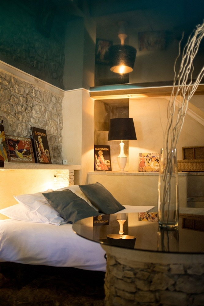 Deluxe Suite - Photo 13
