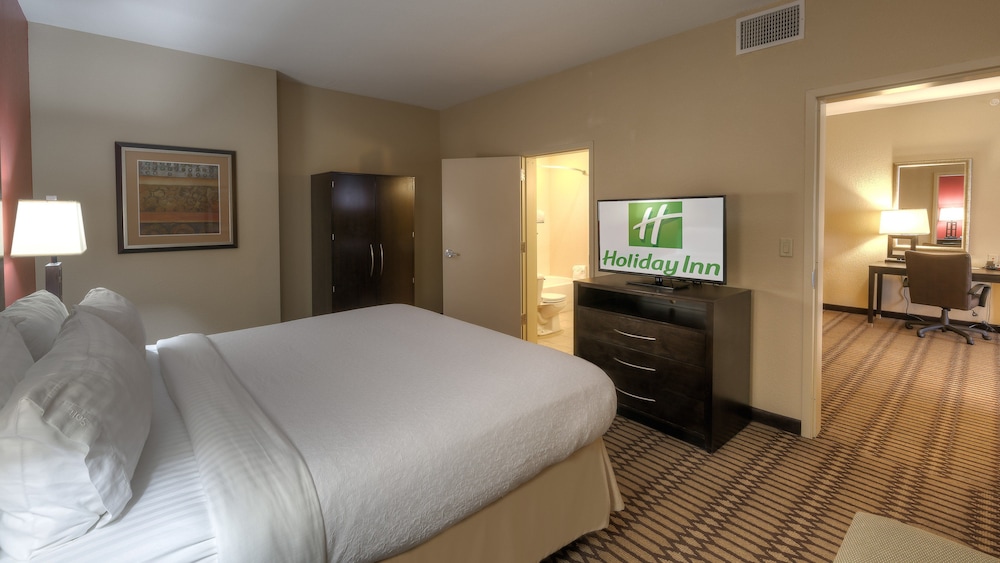 Suite, 1 Bedroom - Photo 11
