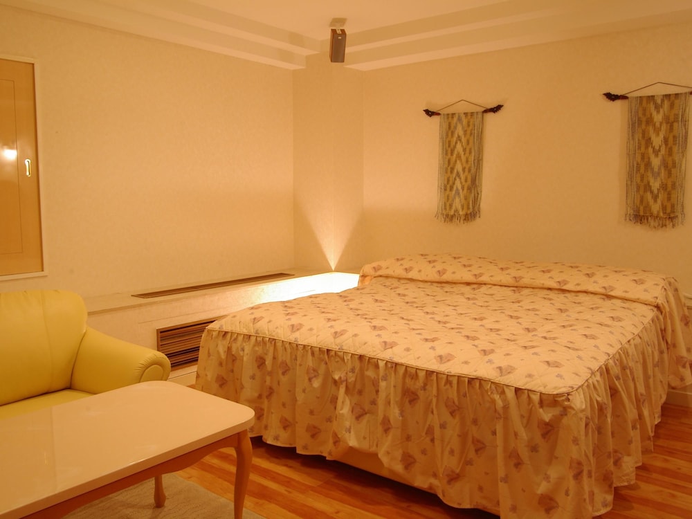 Standard Room, 1 Queen Bed (Couples Hotel) photo 3
