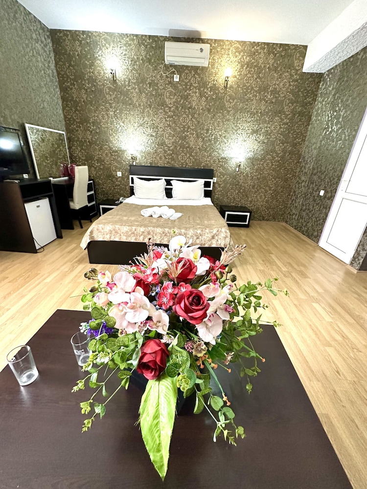 Family Room, Balcony
