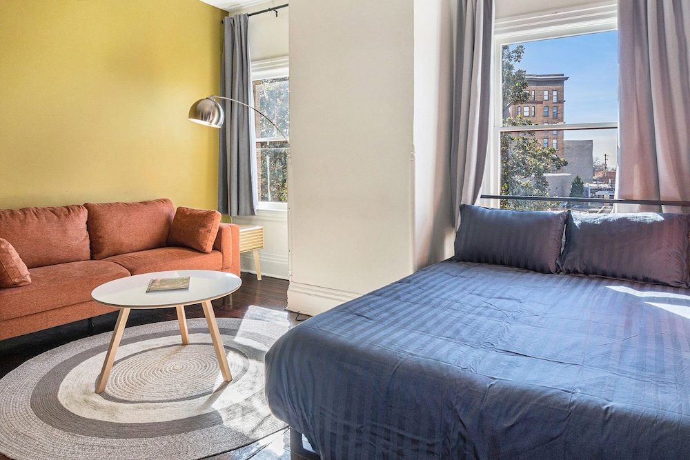 Family Quadruple Room, Ensuite, City View (Southern Belle Suite) photo 2