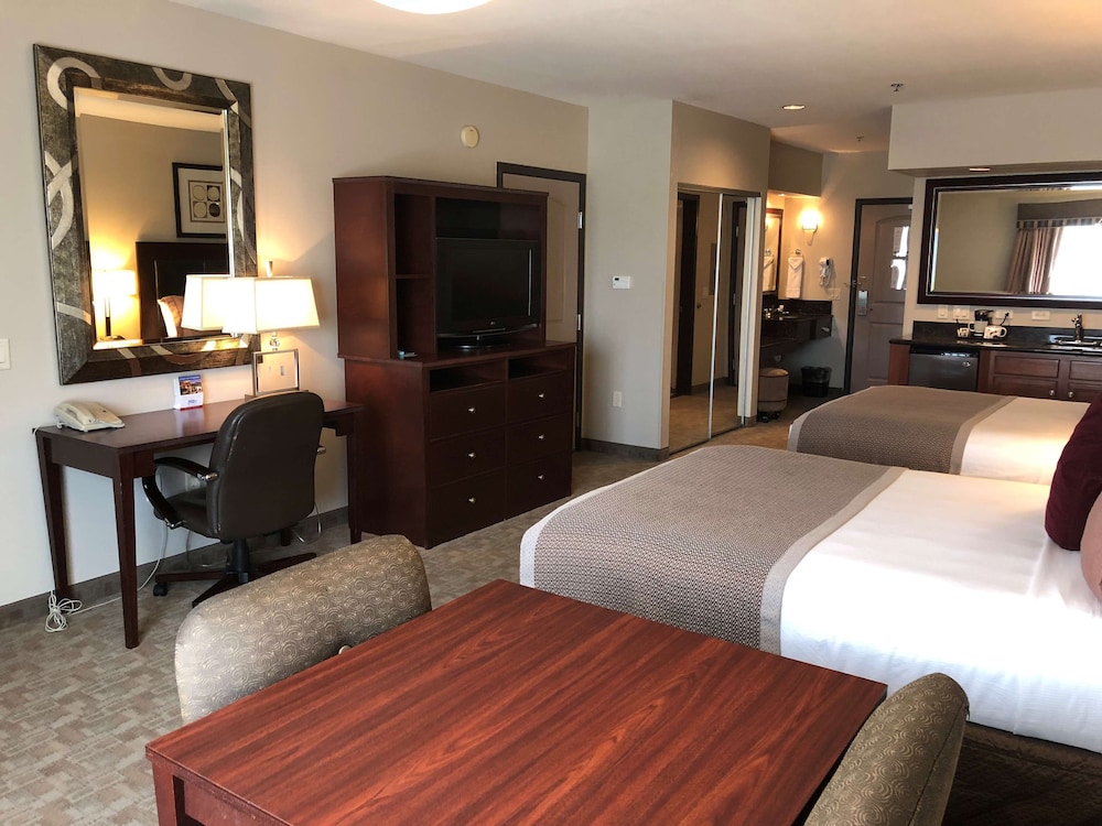 Junior Suite, 2 Queen Beds - Photo 3