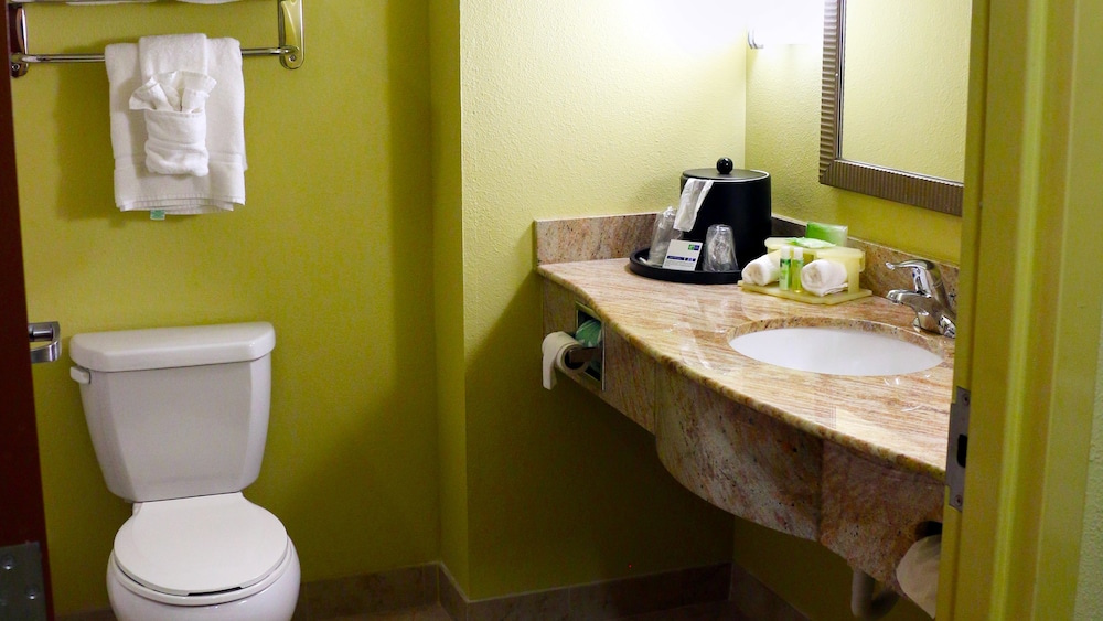 Suite, 2 Queen Beds, Accessible (Mobility, Accessible Tub) - Photo 3