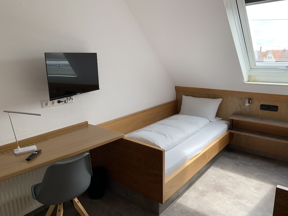 Economy Double Room - Photo 4