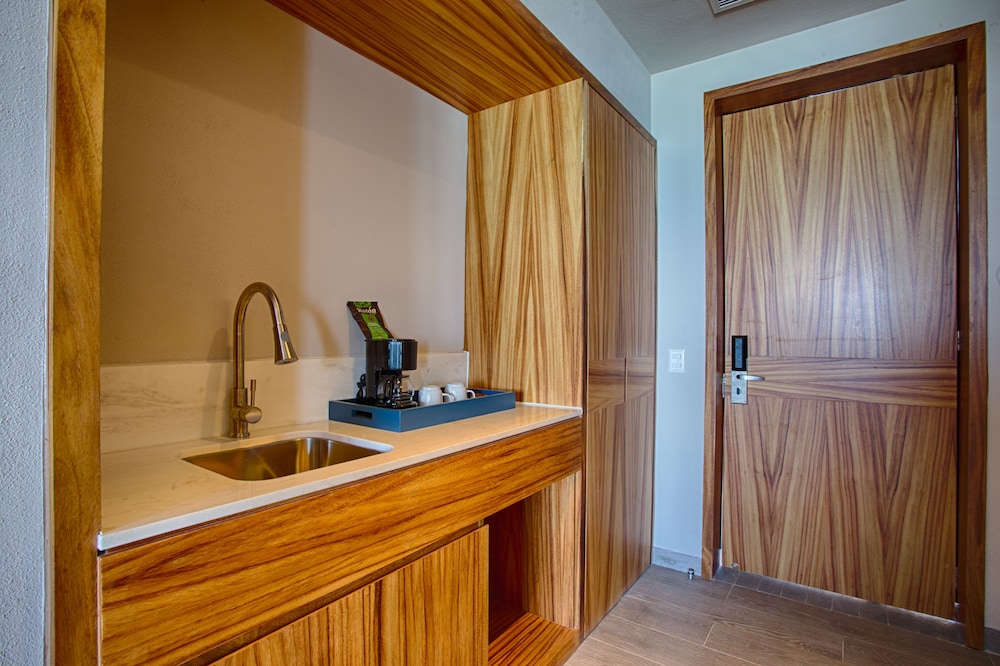 Suite, 1 King Bed (Jungle View) - Photo 1