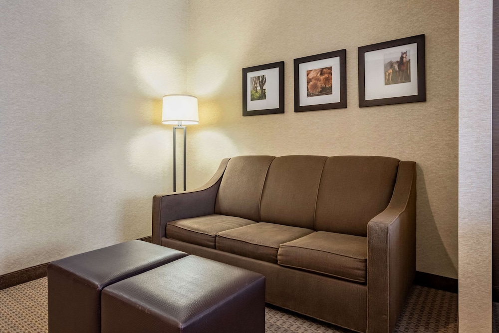 Suite, 2 Queen Beds - Photo 8