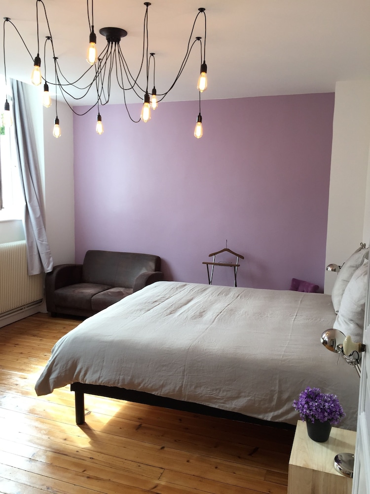 Double Room (Violette)
