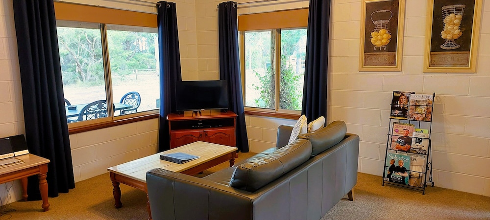 Fantail Villa photo 3