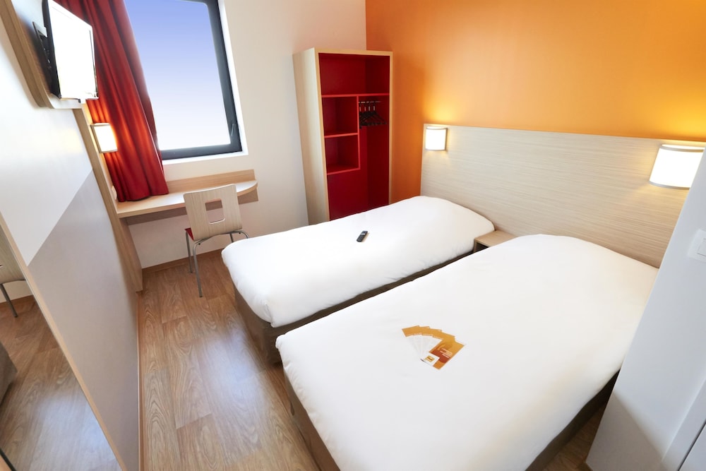 Standard Room, 2 Twin Beds photo 3