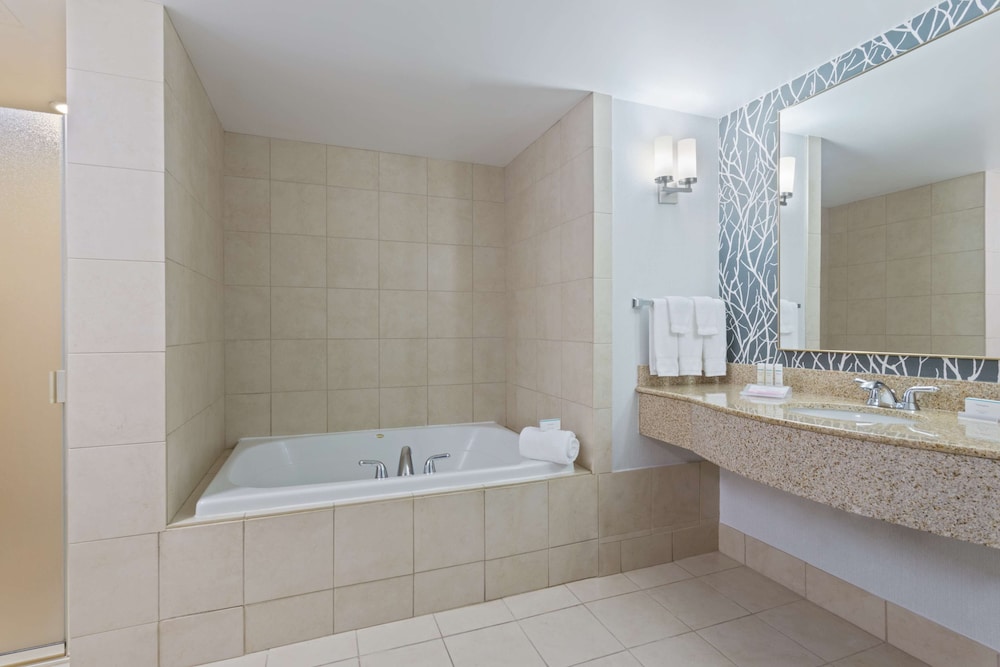 Suite, 1 Bedroom, Jetted Tub (1 King Bed) - Photo 5