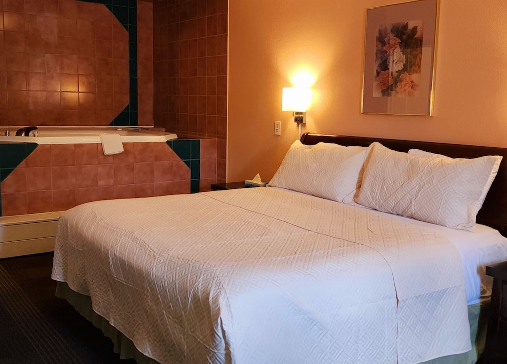 Deluxe room, 1 king bed, Jetted tub