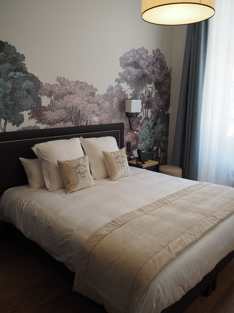 Suite (Honneur) - Photo 3