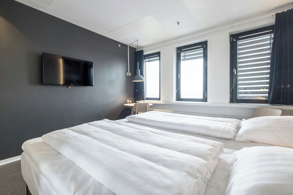Standard Twin Room, 2 Twin Beds, City View - Photo 2