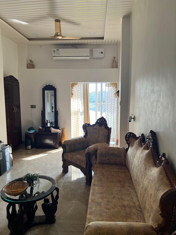 Panoramic Single Room, 1 King Bed, Smoking, Lake View photo 2