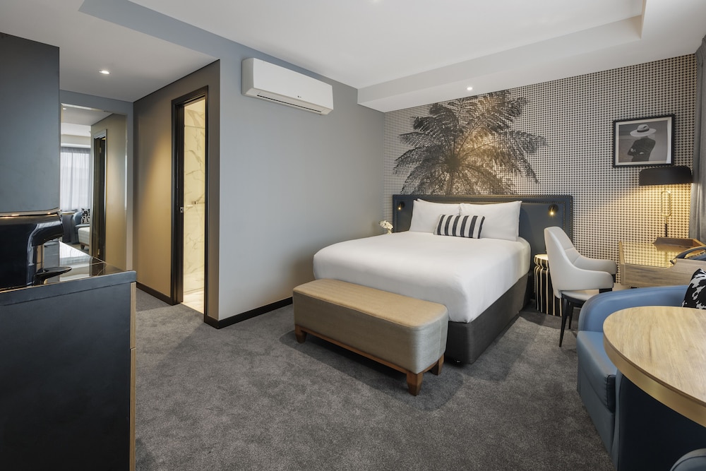 Interconnecting Executive Studio
