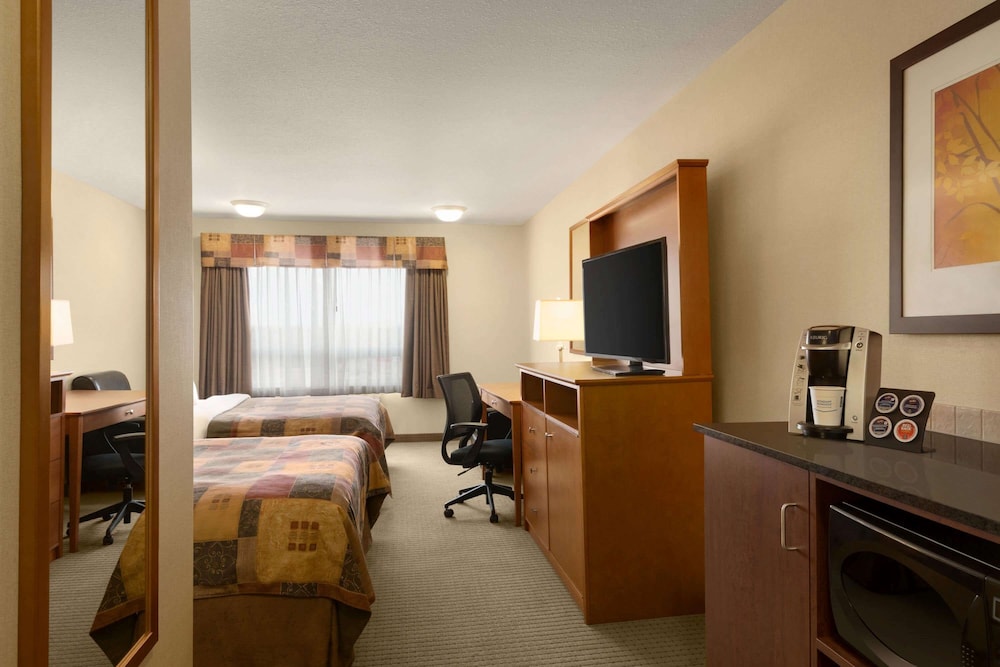 Room, 2 Queen Beds, Non Smoking - Photo 1