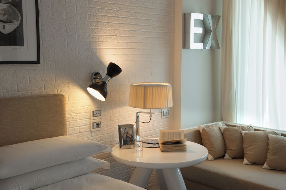 Deluxe Double or Twin Room, Non Smoking, City View - Photo 3