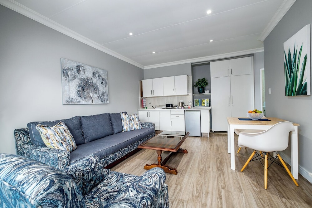Luxury Suite, 2 Bedrooms, Non Smoking, Garden View photo 3