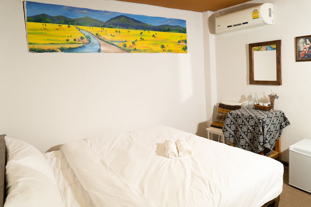 Standard Double Room with Private Bathroom - Photo 18