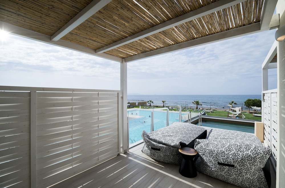 Suite, Pool Access, Sea View