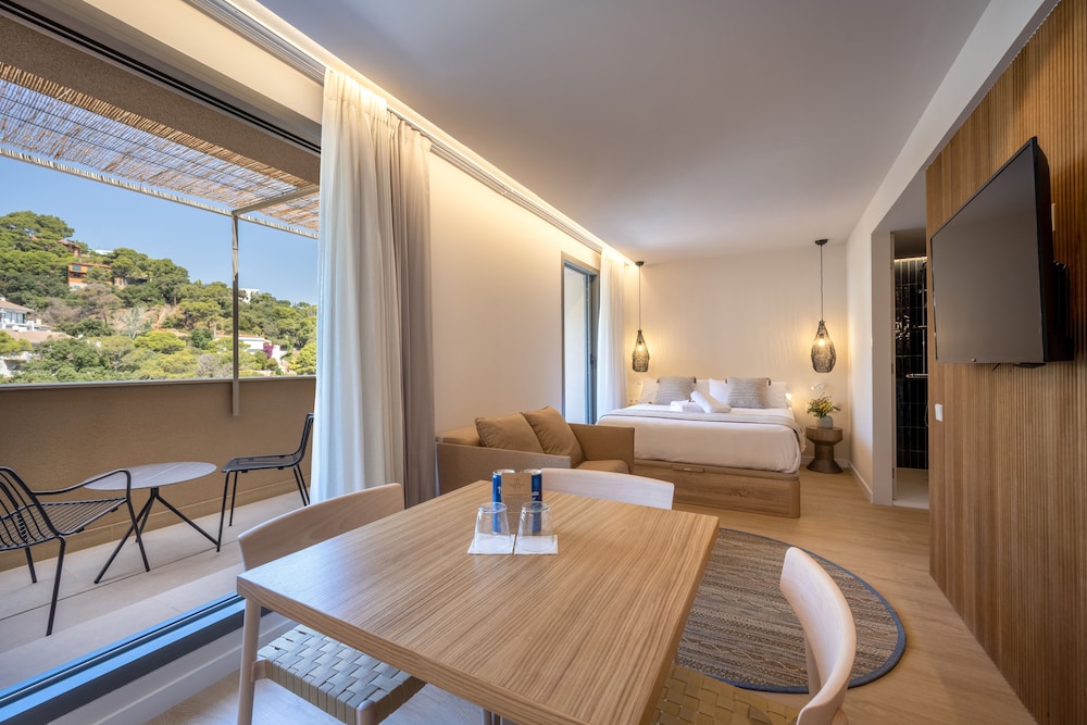Deluxe Room - Photo 1