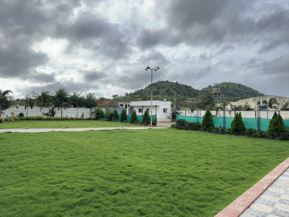 Deluxe Room, Garden View photo 3
