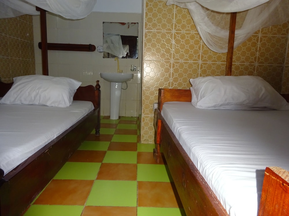 Economy Double Room, 2 Double Beds