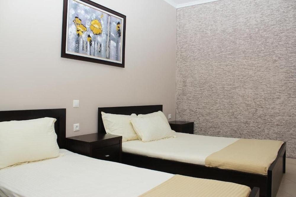 City Triple Room