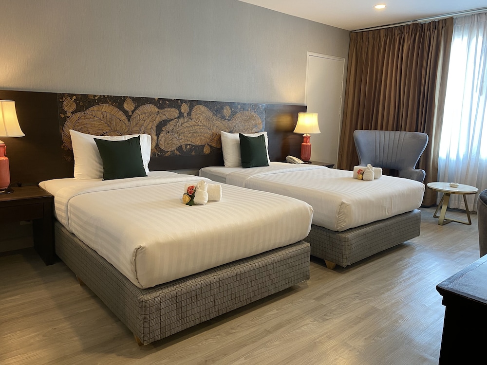 Deluxe Empress Twin Room photo 3