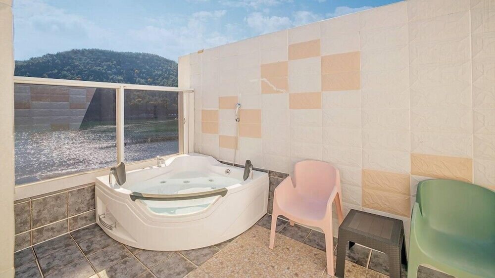 Room (203 duplex spa) - Photo 2