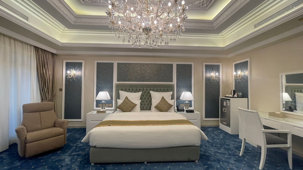 Executive Suite - Photo 5