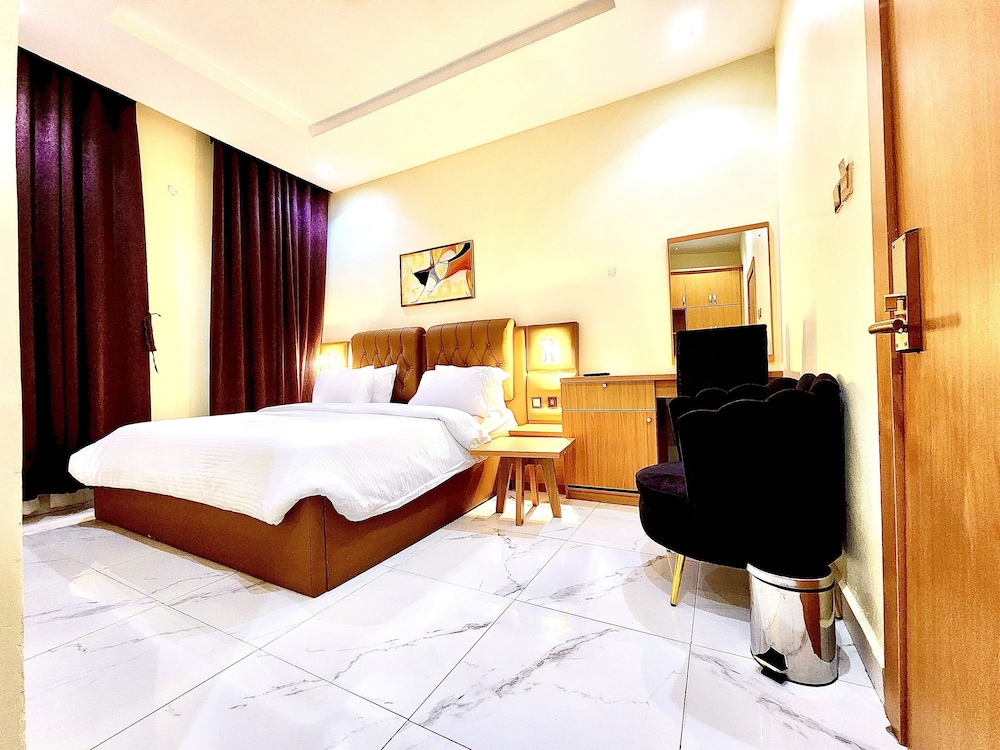 Executive Room - Photo 1