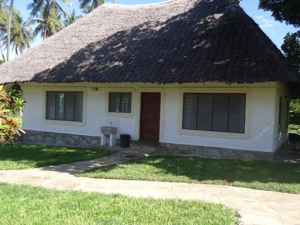 Comfort Cottage, 2 Bedrooms, Sea View photo 2