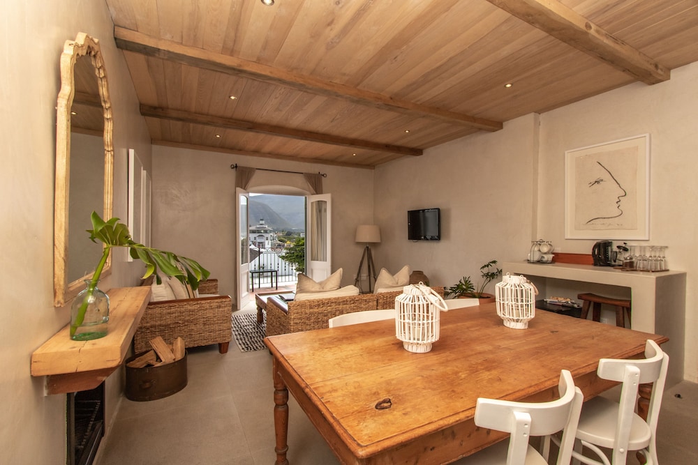 Luxury Penthouse, 2 Bedrooms, Fireplace photo 2
