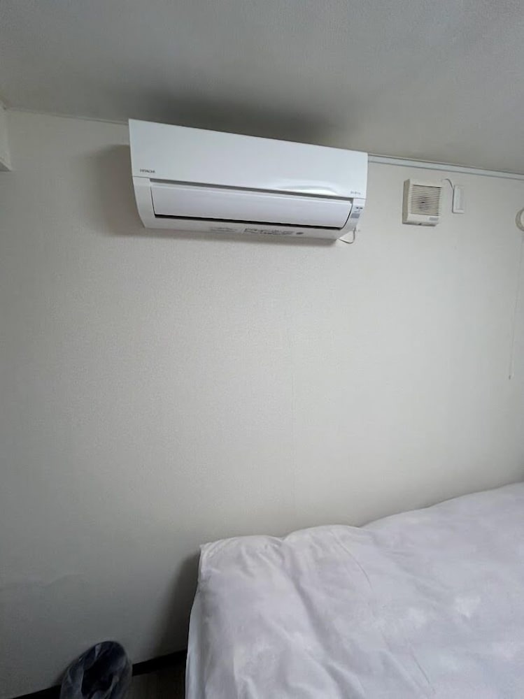 Economy Triple Room (502) photo 3