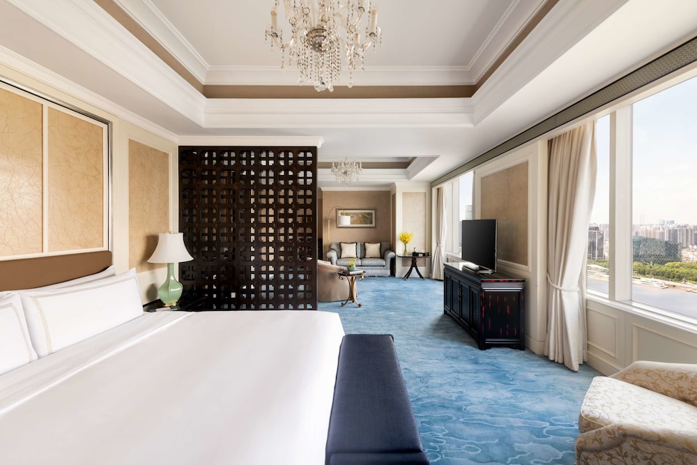 Suite (Specialty, River Wing)