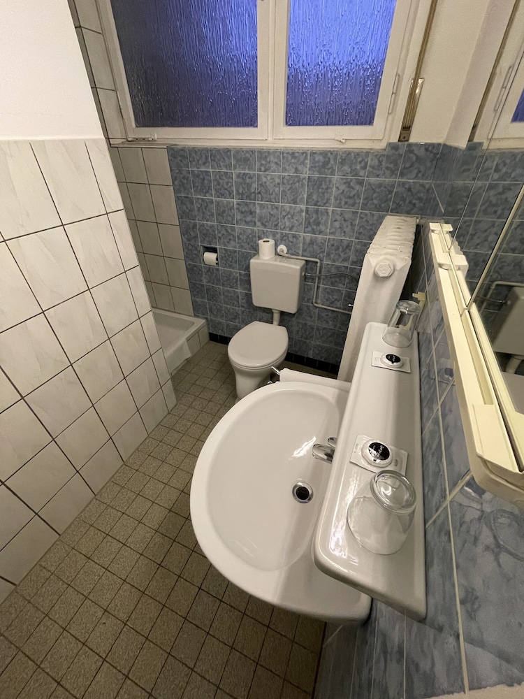 Comfort Double Room, Non Smoking, Shared Bathroom photo 3