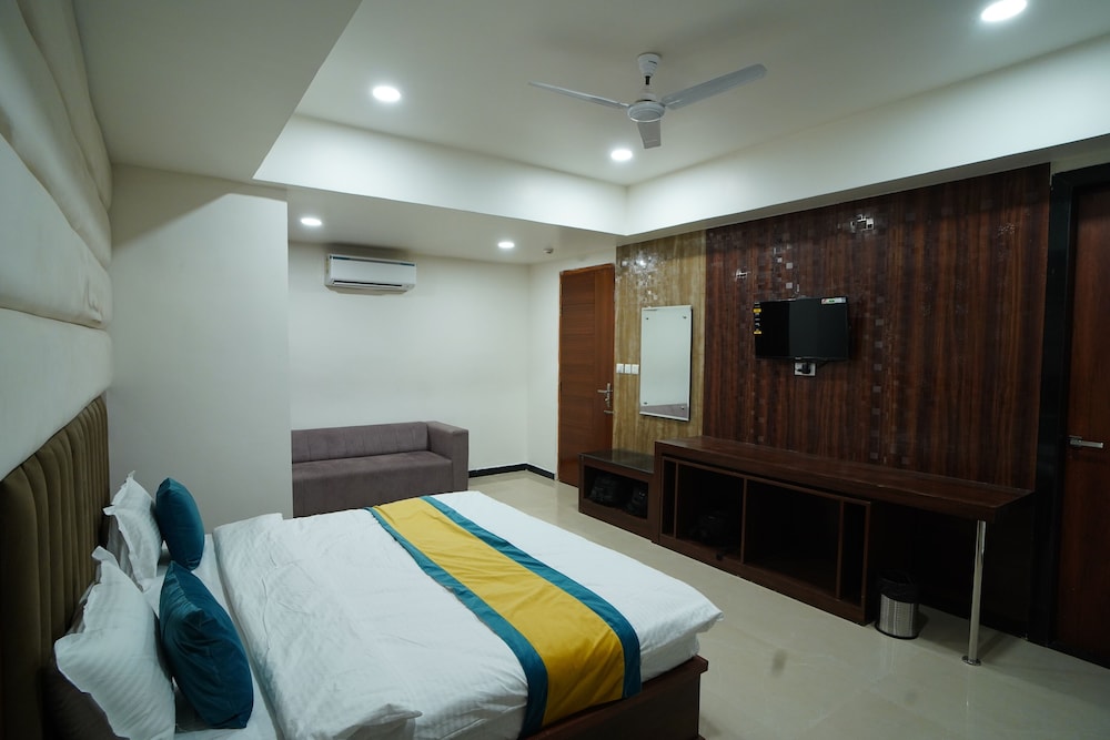 Deluxe Double Room, City View - Photo 9