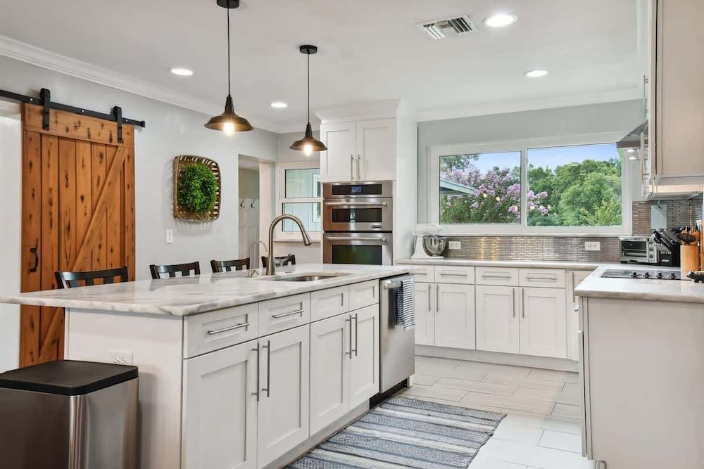 House, Multiple Beds, Lanai, Garden View (907 Crenshaw Lake Rd)