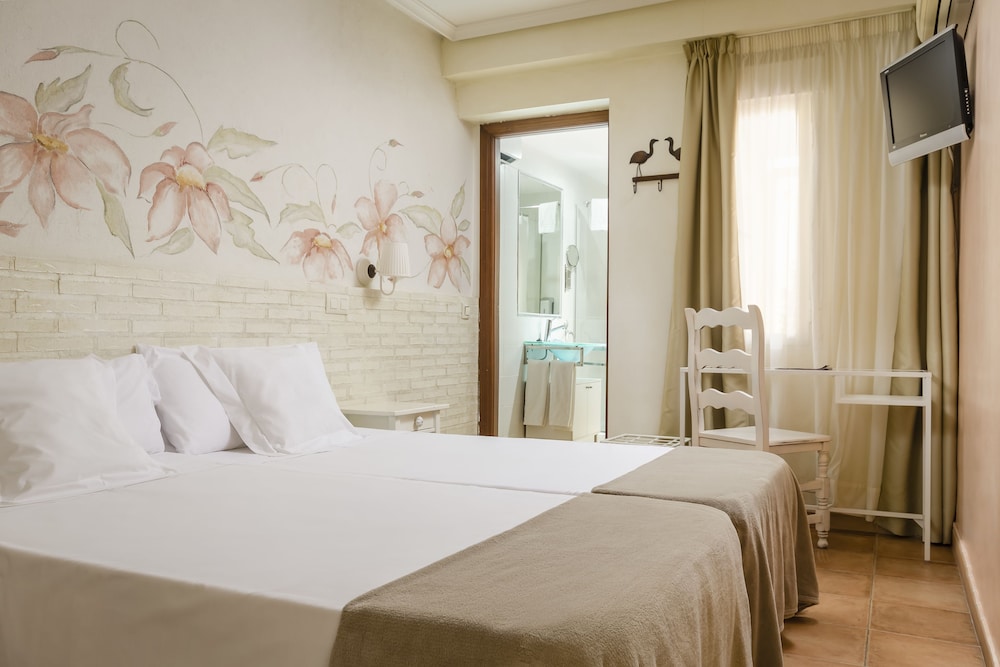 Double Room - Photo 5