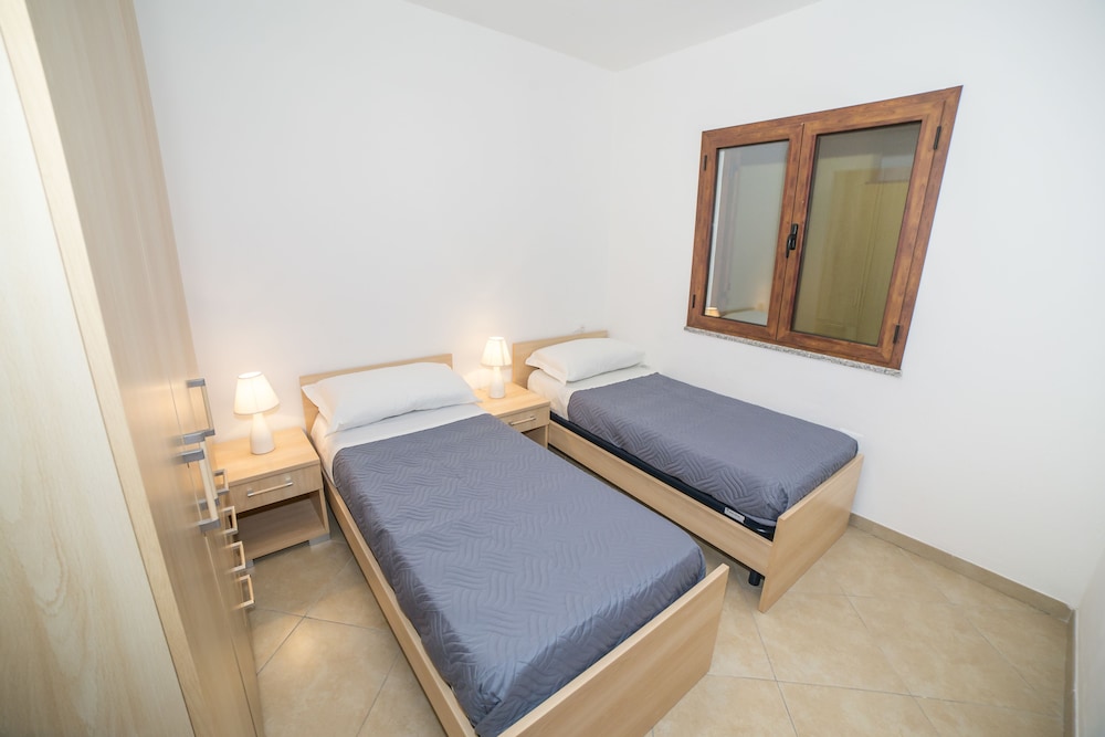 Family Apartment, 2 Bedrooms, Patio, Sea View photo 3
