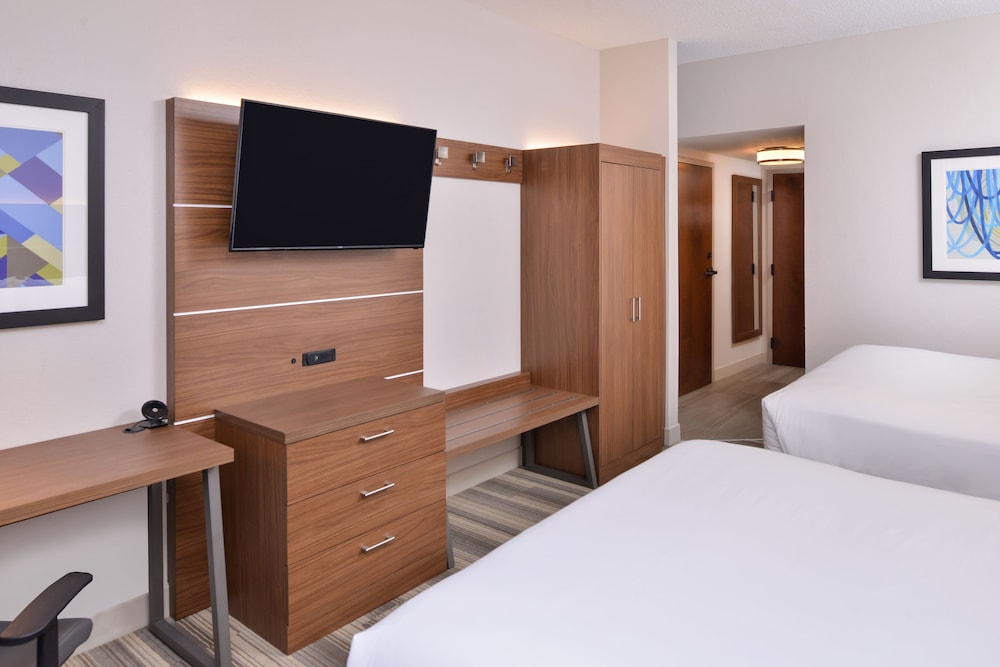Standard Room, 2 Double Beds, Accessible (Comm, Tran Shwr) - Photo 5